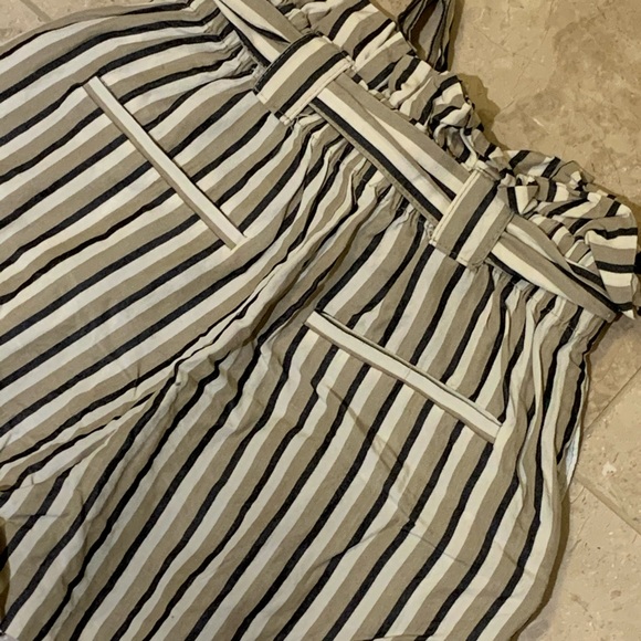 ✨FLASH SALE✨ Zara high-waisted shorts - Picture 3 of 4